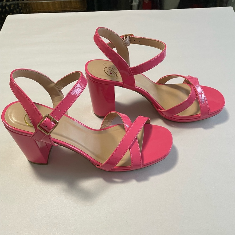 HOT PINK SHOES BLOCK HEELS ANKLE STRAP SIZE 8  PATENT LEATHER TYPE VERY PRETTY